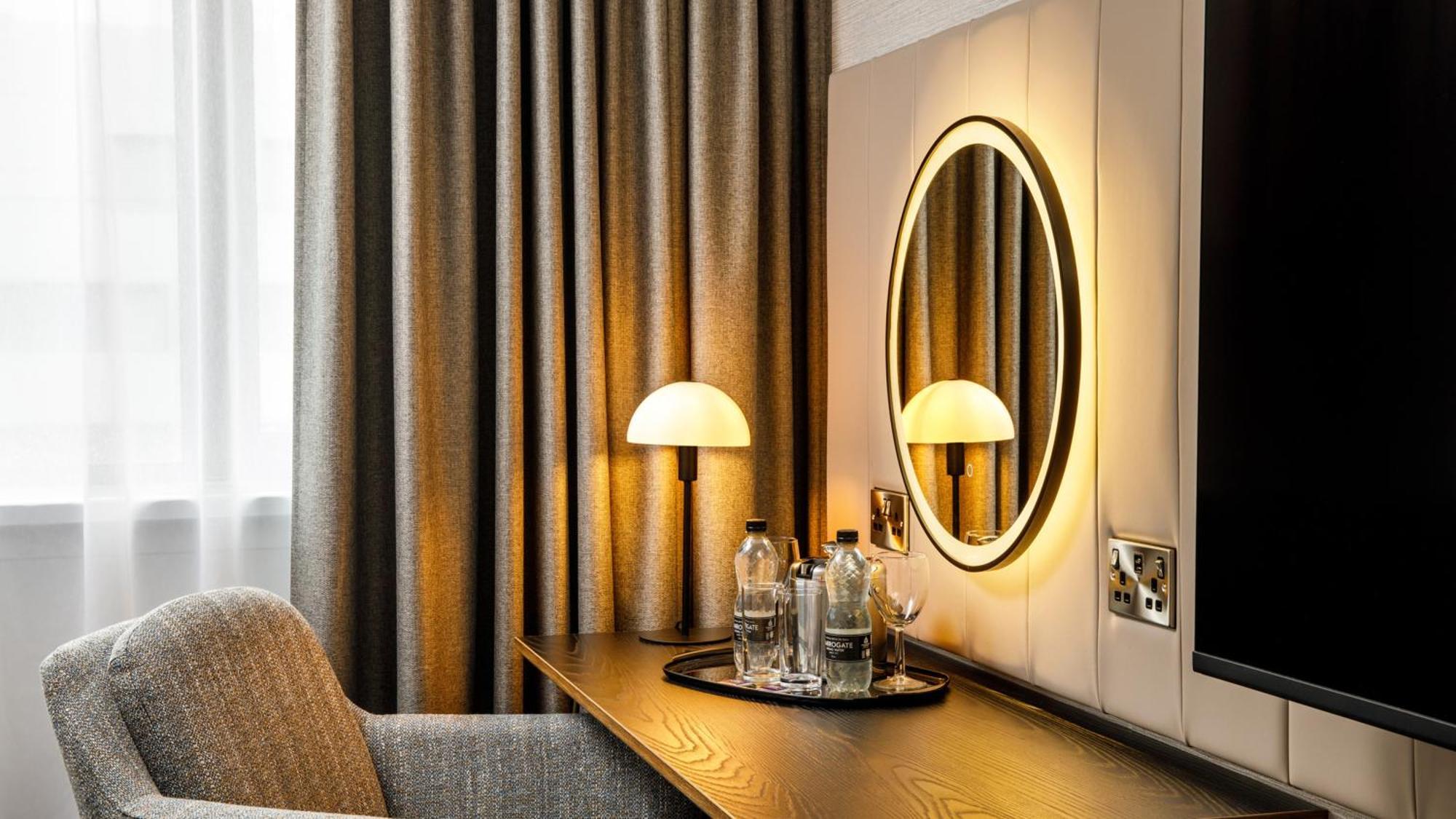 Crowne Plaza Manchester Airport By Ihg 4*