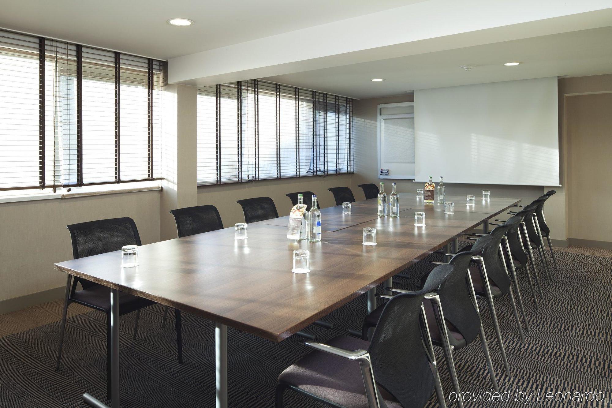 Crowne Plaza Manchester Airport By Ihg Hotel