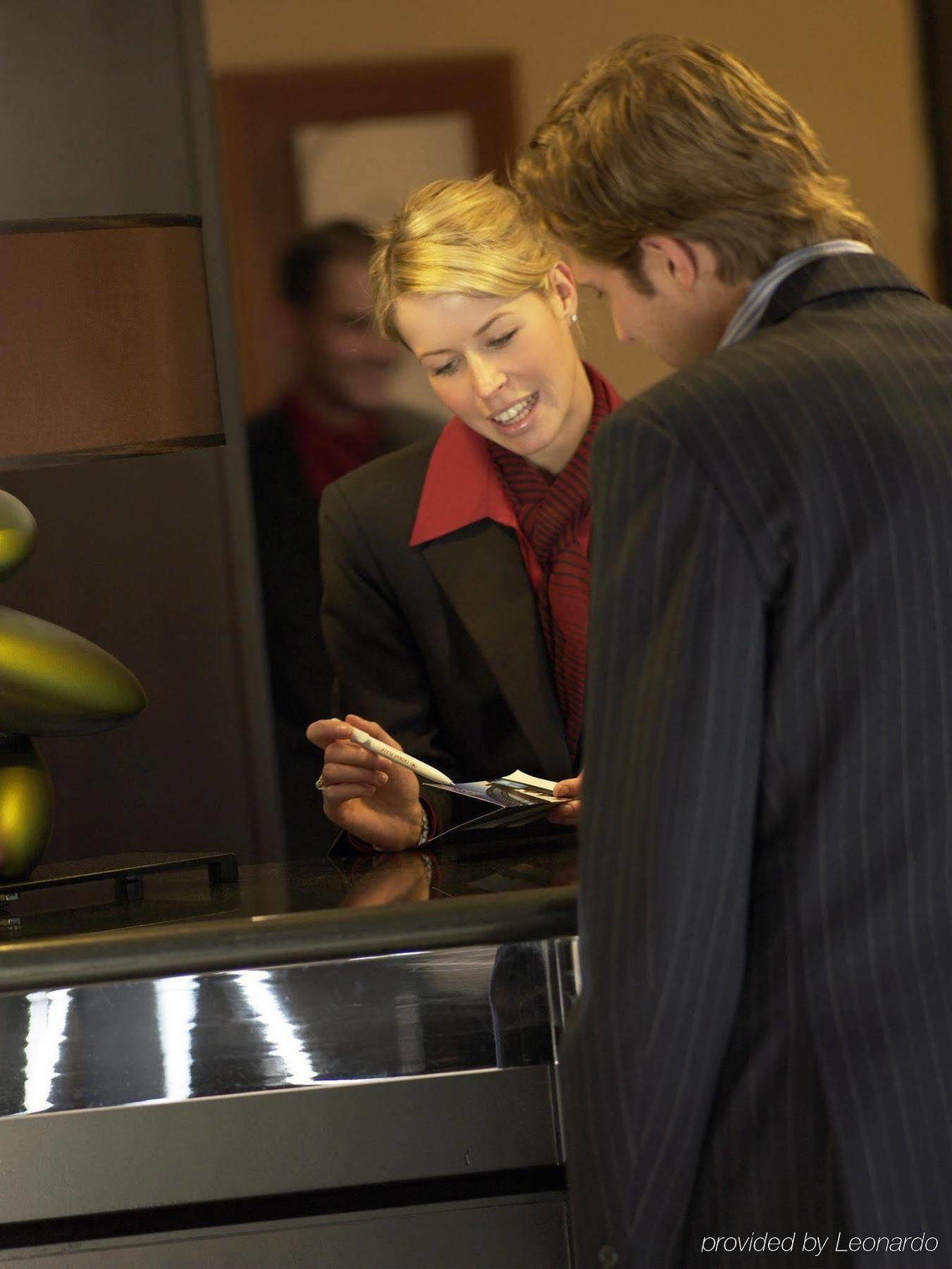 Crowne Plaza Manchester Airport By Ihg 4*